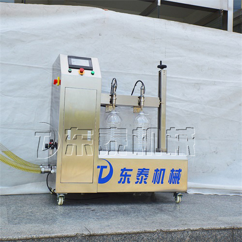 如何清洗小型食用油灌裝機(jī)？東泰告訴你